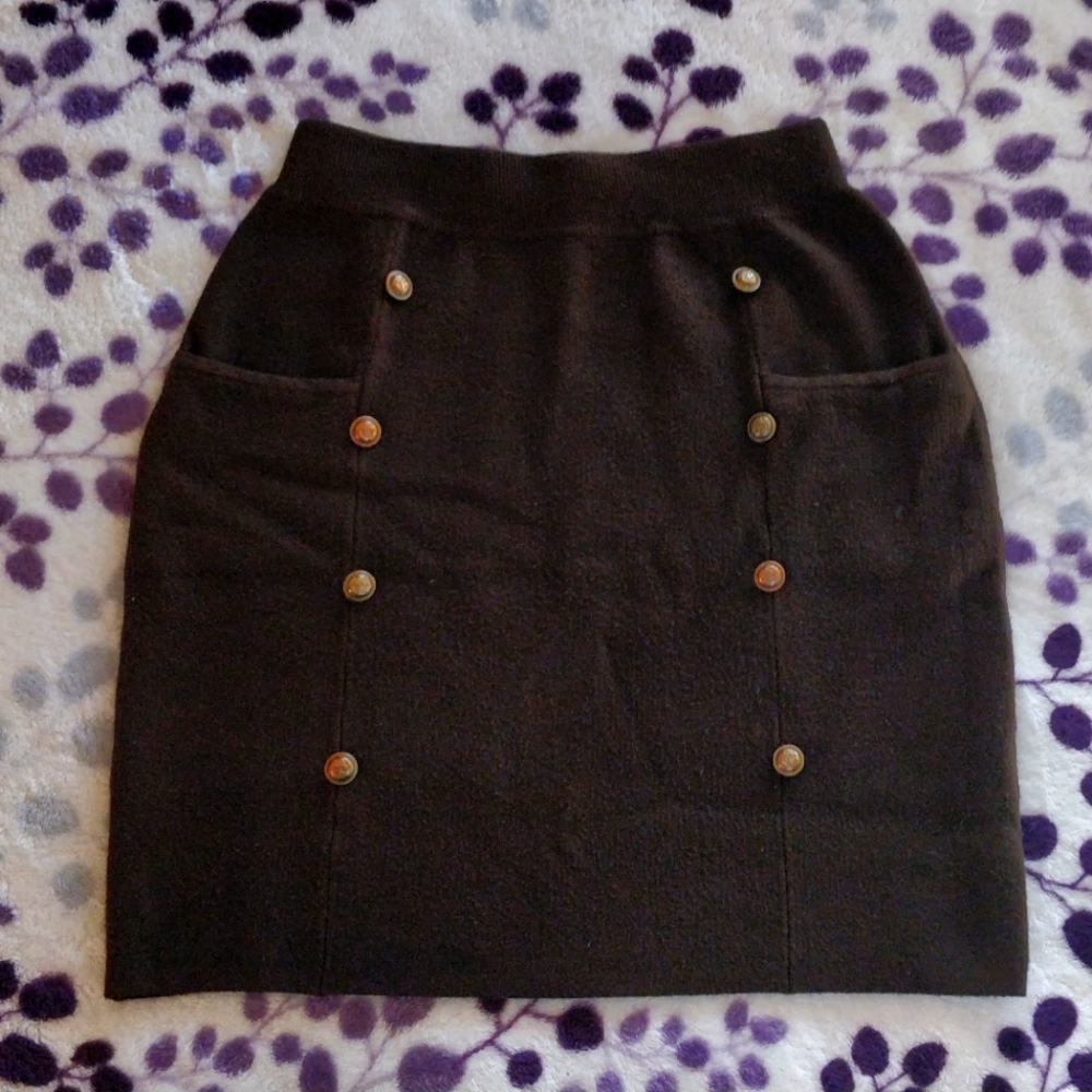 Knit skirt with POCKETS! & Anchor buttons